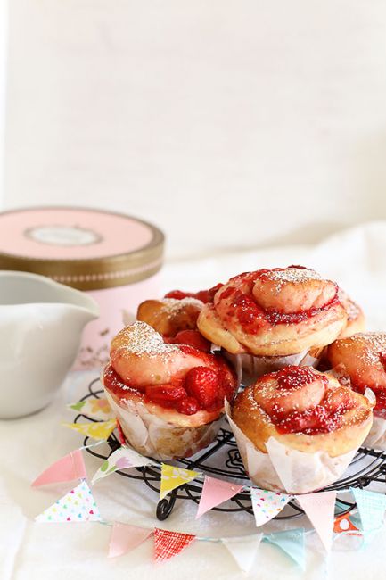 Strawberry vanilla buns l a splash of vanilla