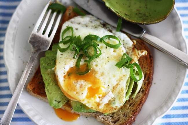 avo egg toast