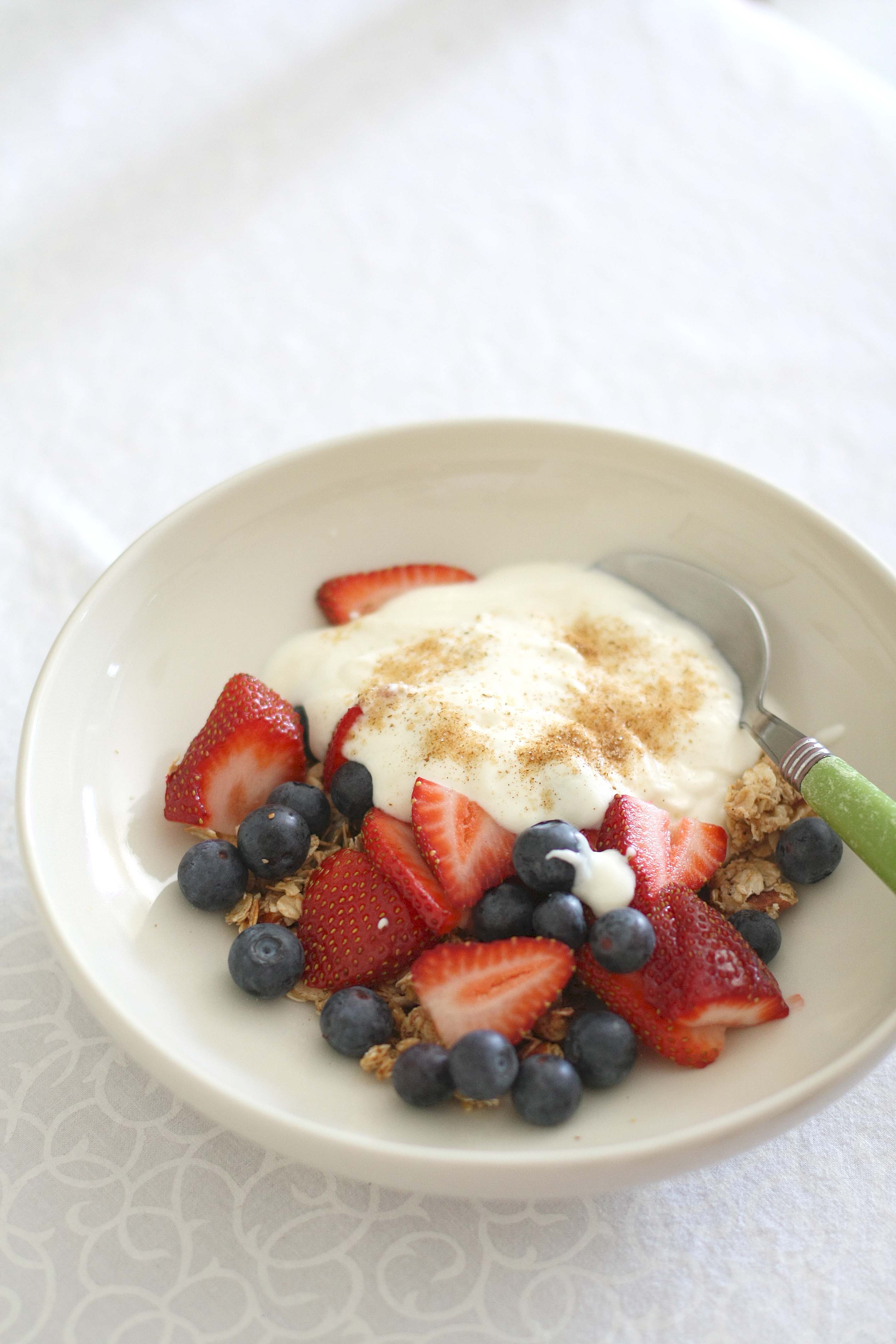 granola greek yoghurt