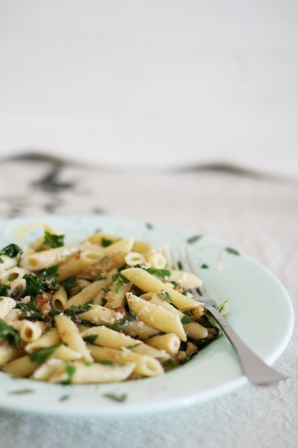 parsley walnut pasta