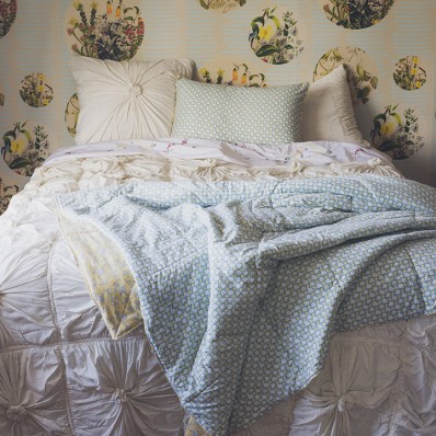 Lazybones Rosette Bedding in Confetti