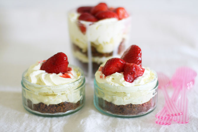 strawberry cheesecake jars