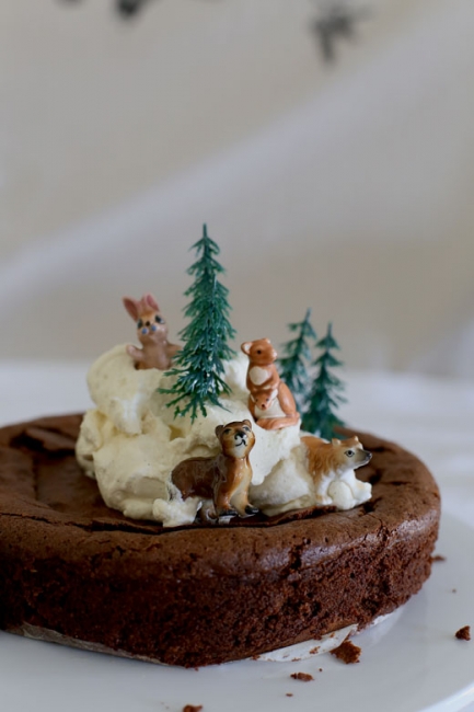 woodland chocolate cake l a splash of vanilla