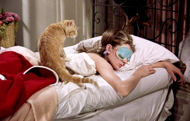 breakfast-at-tiffanys-1961-002-audrey-hepburn-bed-mask-cat