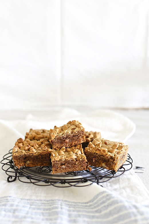 One bowl Speculoos stuffed Speculoos, pecan & peanut butter blondies