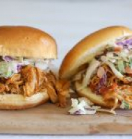Slow cooker BBQ chilli maple shredded chicken burgers (and a review of the Cuisinart 3 in 1 MSC-600A Multi Cooker)